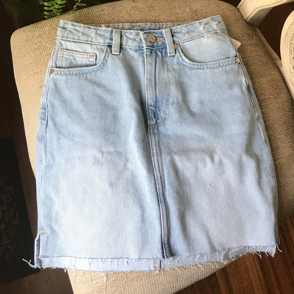 H&M Dresses & Skirts - NWT H&M denim distressed skirt